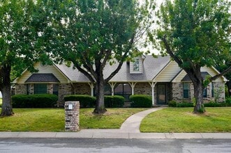 Building Photo - 405 S Denton Ave