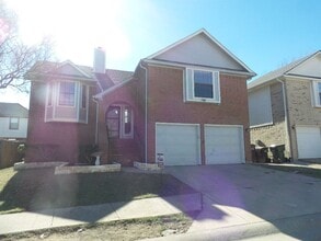 Building Photo - 786 Eiffel Dr