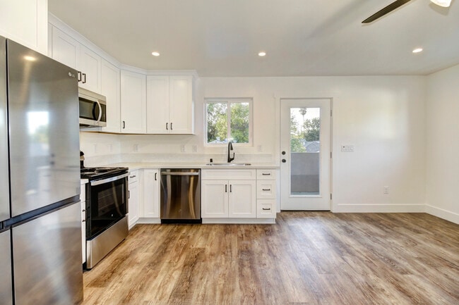 Building Photo - 5844 14th Ave