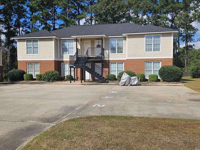 Building Photo - 2529 Hilltop Dr