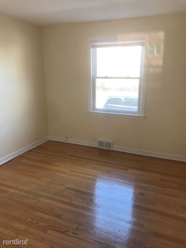 Building Photo - 8855 Lamon Ave