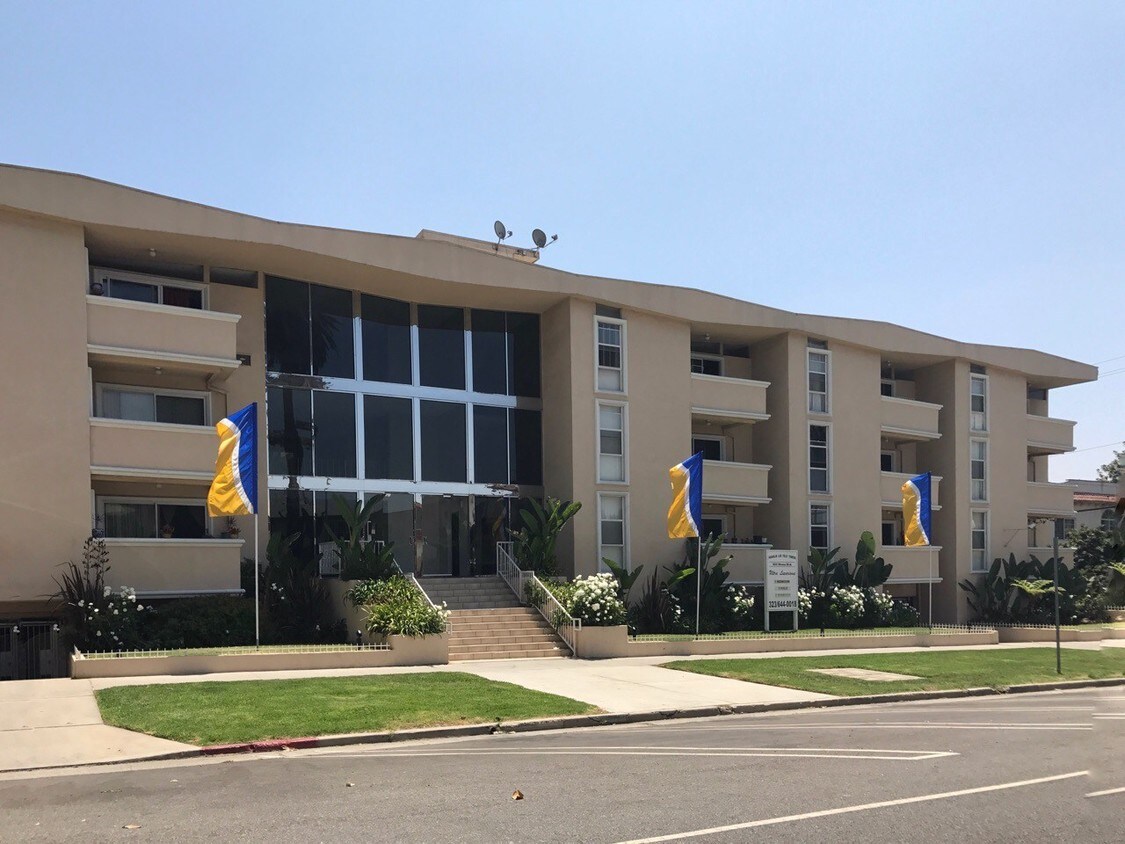 Foto principal - 1800 Winona Blvd