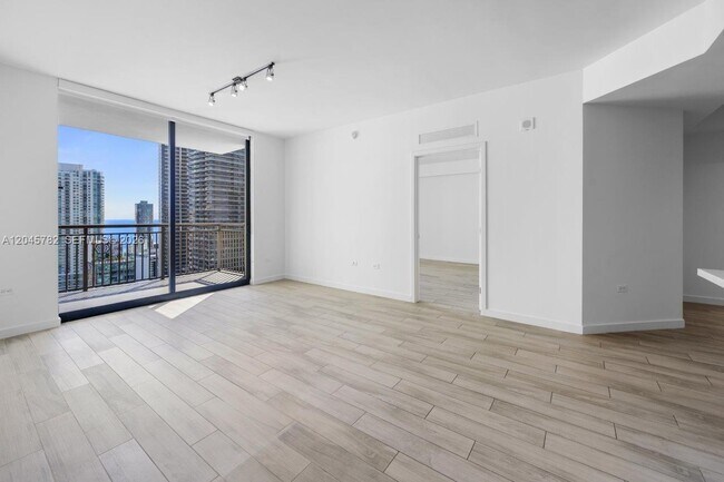 Foto del edificio - 999 SW 1st Ave