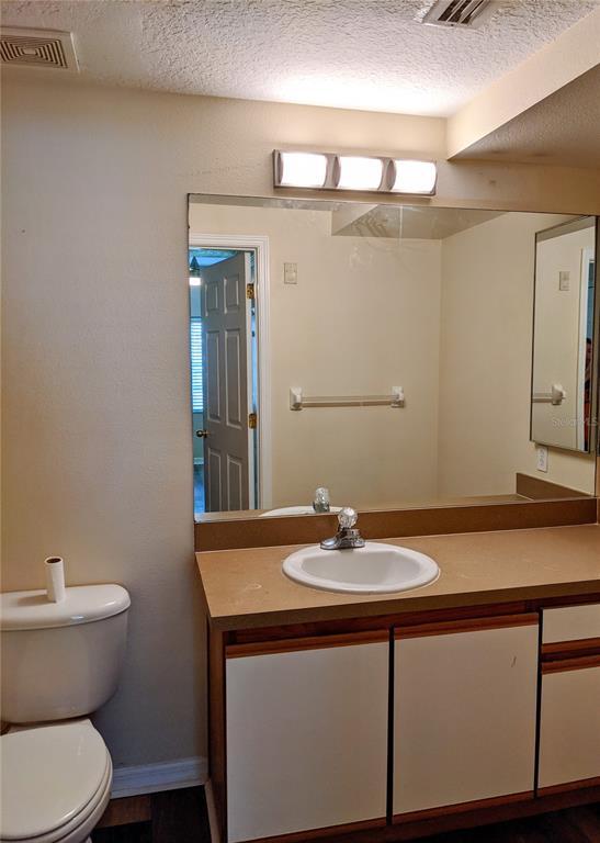 Foto del edificio - 6413 Hollydale Pl