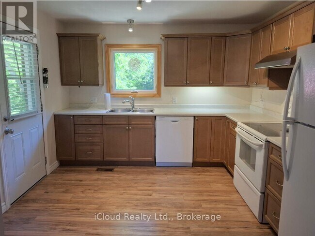 Photo du bâtiment - 481 24th St W