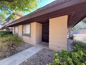 Building Photo - 6228 Meadow View Ln