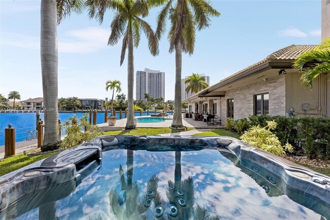 Foto del edificio - 655 Hibiscus Dr
