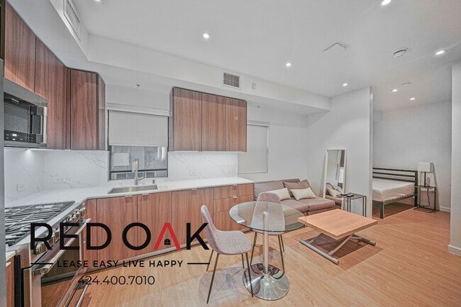 Foto del edificio - 11649 Mayfield Ave