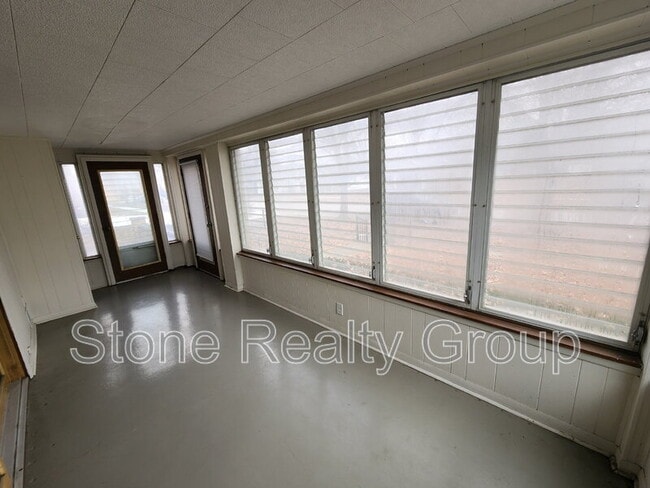 Foto del edificio - 2419 Layher Ave