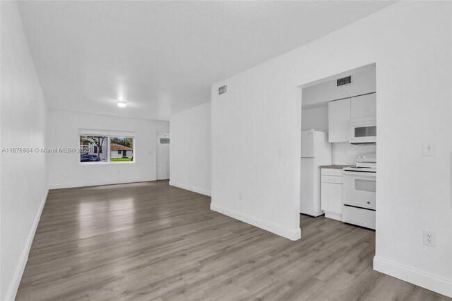 Foto del edificio - 8329 NW 5th Ave