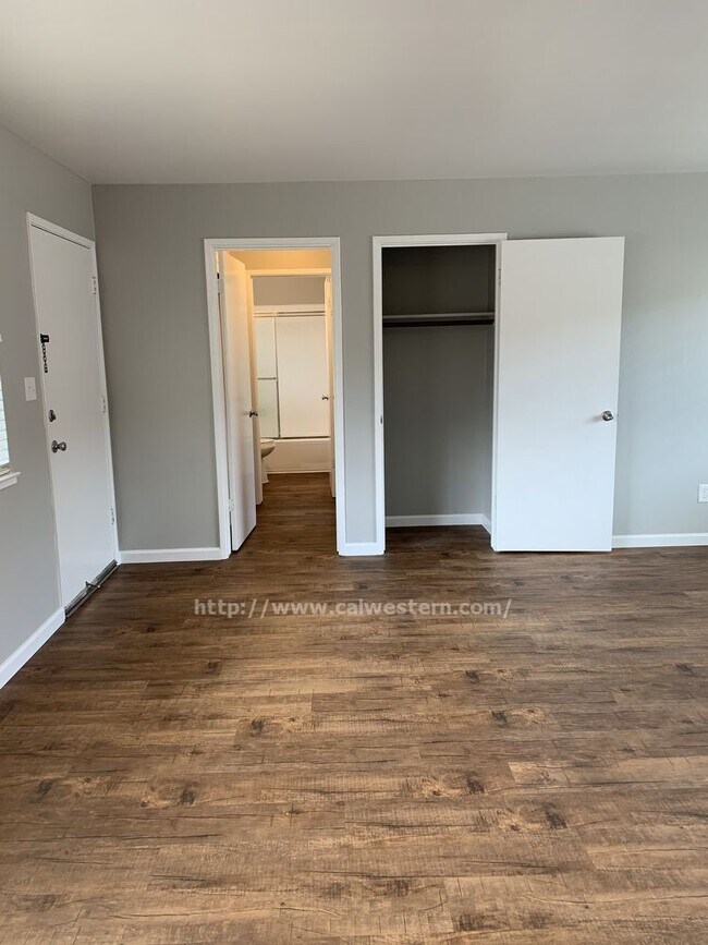 Foto del edificio - 665 Kirkland Dr