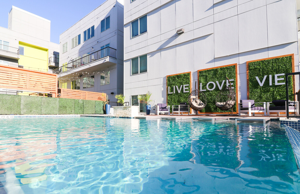Piscina de borde infinito - Vie Lofts at San Marcos