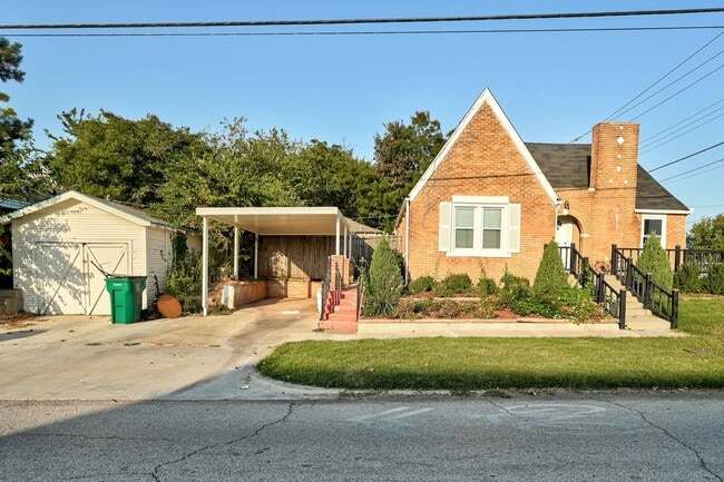 Building Photo - Charming 2-bedroom, 1-bathroom home locate...