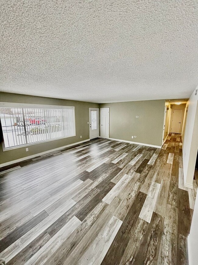 Building Photo - 3 Bedroom, 2 bath house