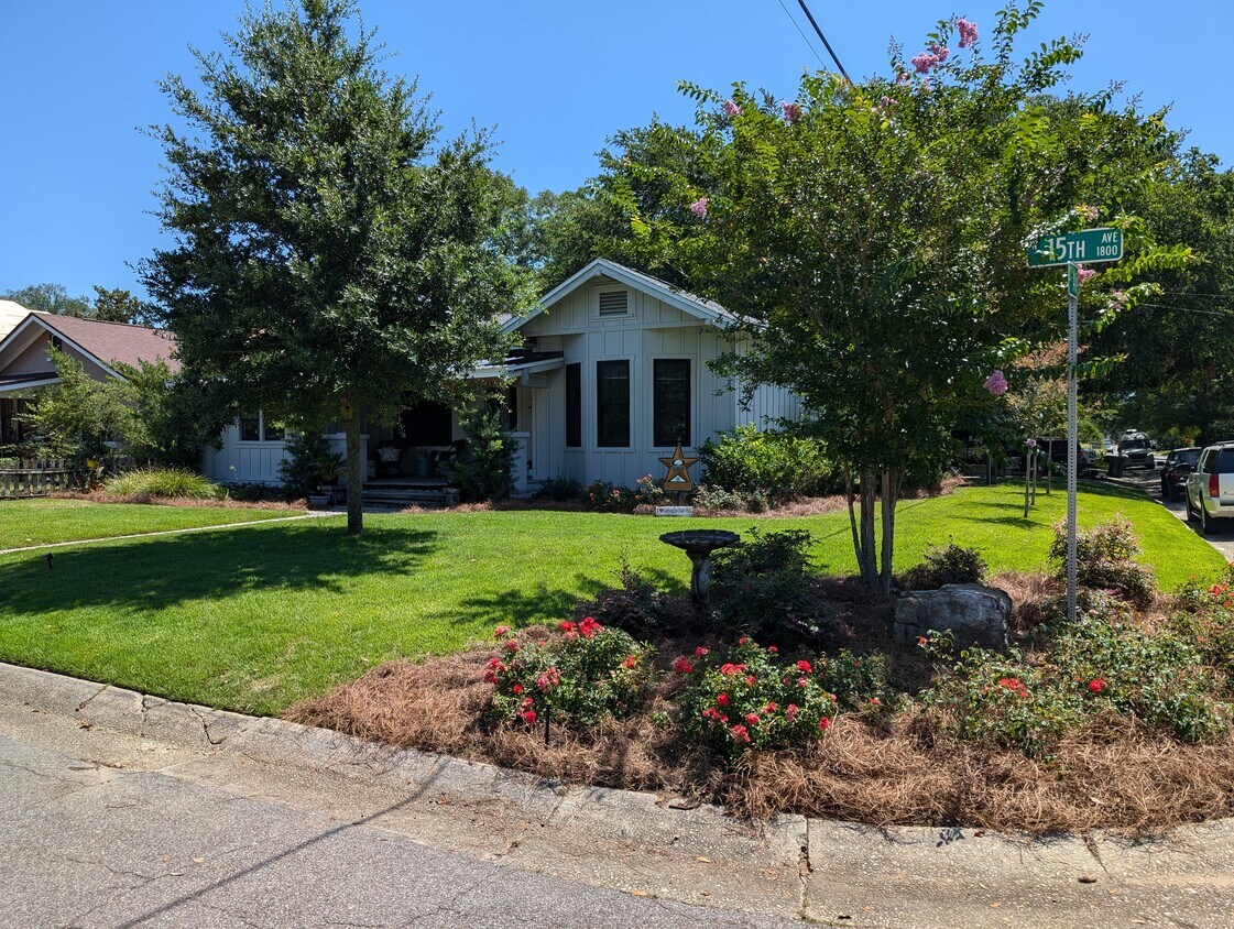 Primary Photo - 1800 N 15th Ave