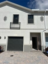 Building Photo - 815 SW 11th Wy