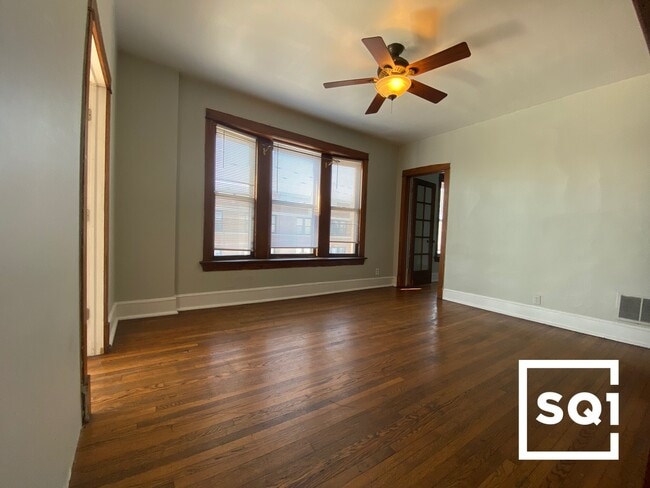 Living Room - 4000 N Southport Ave