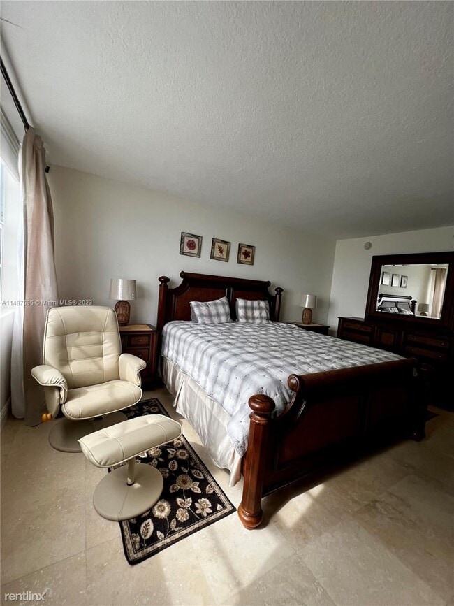 Building Photo - 2 br, 2 bath Condo - 6917 Collins Ave Apt ...