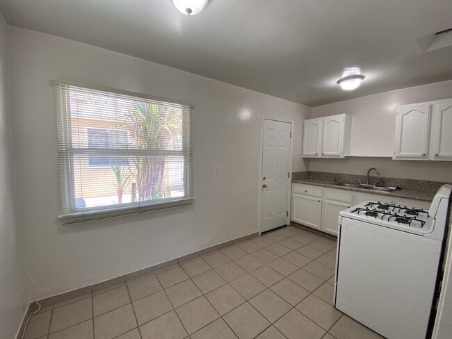 Foto del edificio - 1715 N Hollywood Way