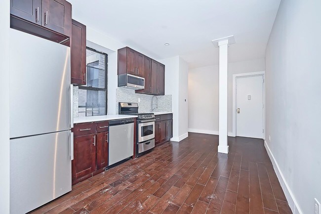 Foto del edificio - 220 Wadsworth Ave