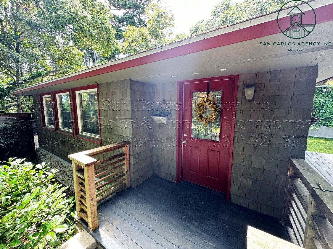 Foto principal - Nicely Appointed Two Bedroom Carmel Woods ...