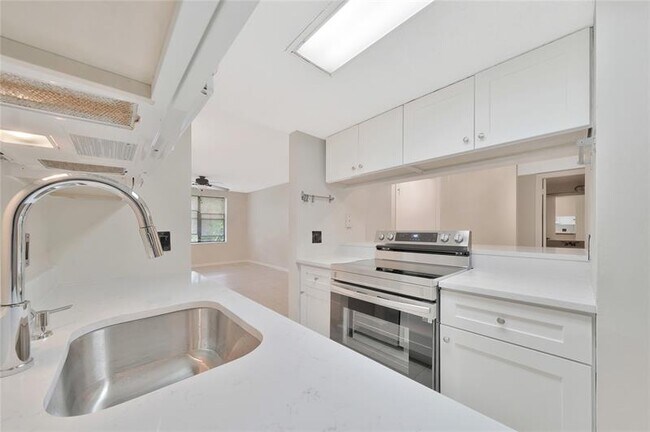 Foto del edificio - 4521 W McNab Rd