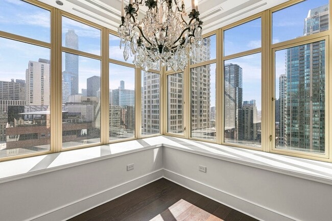 Building Photo - 118 E Erie St