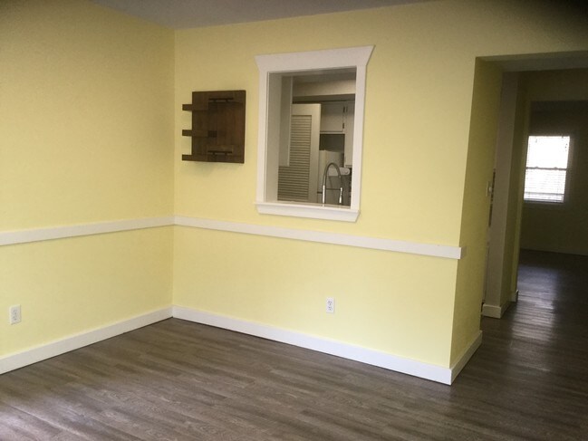 Living/dining - 511 Huntridge Dr