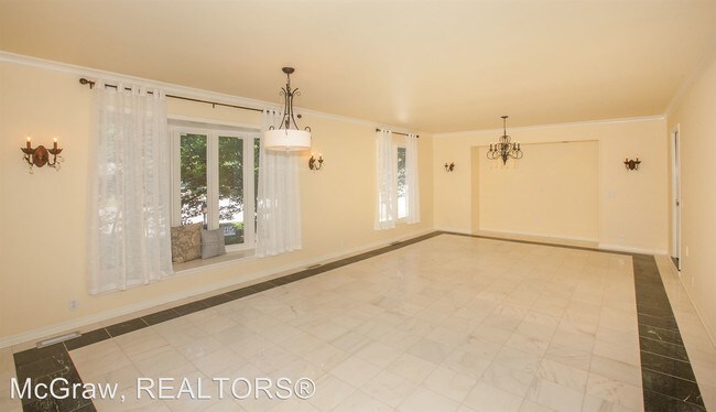 Building Photo - 6 br, 4 bath House - 3215 E. 73rd Place