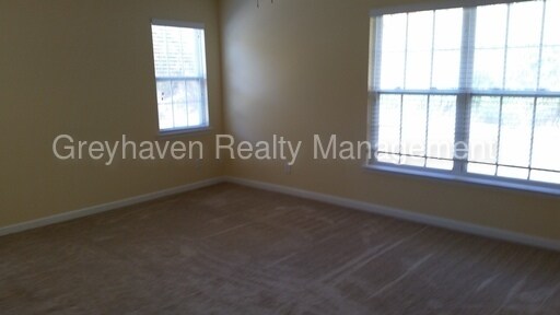 Building Photo - 6439 Lake Meadows Dr