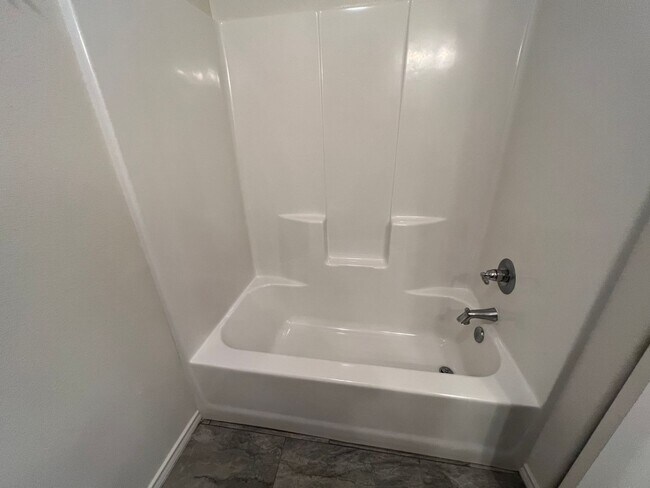 Foto del edificio - 2 Bedroom Duplex, Perfect For Students! Ha...