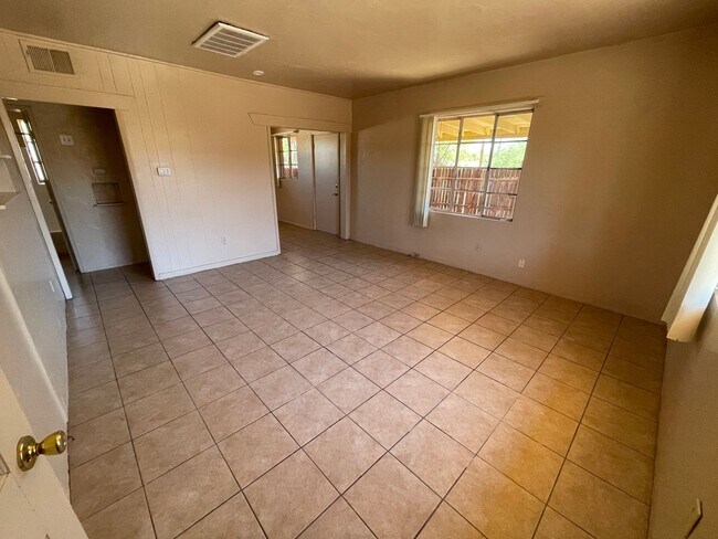 Building Photo - Casita Style Apartment in Tucson's Histori...