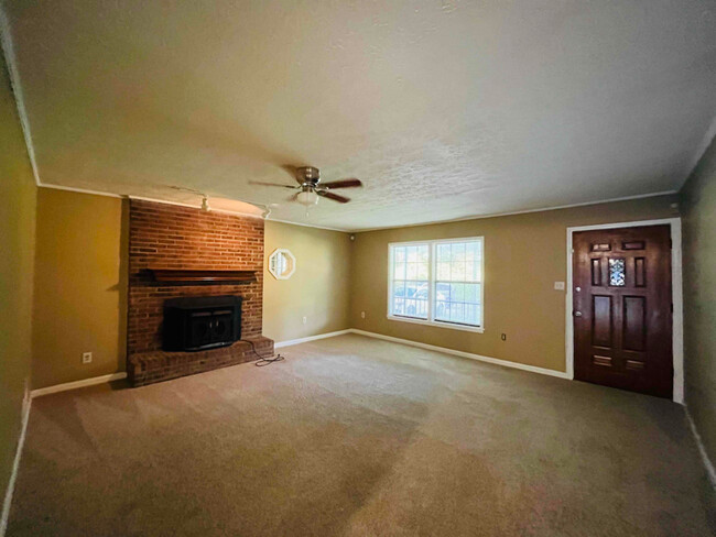 Building Photo - 125 Roseberry Ln