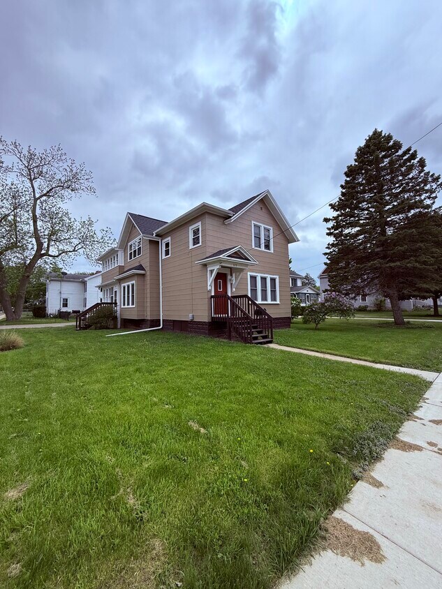 Foto principal - 325 E Lincoln Ave