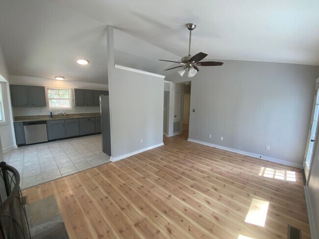 Foto del edificio - Charming Bungalow in Youngsville