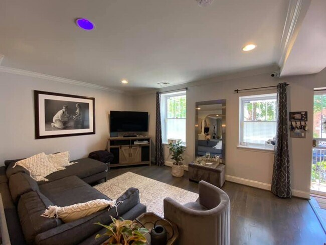 Foto del edificio - Lovely 3 Bedroom Townhouse in Southwest Wa...