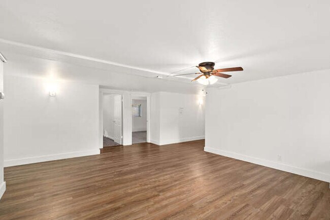 Foto del edificio - 597 E 4th St