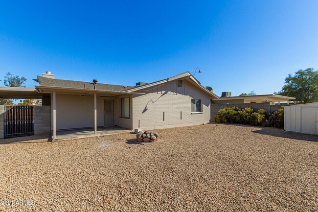Building Photo - 3106 S Los Feliz Dr