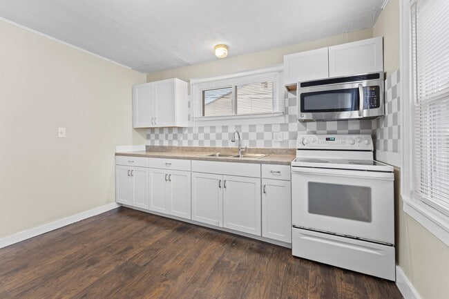 Building Photo - 8638 Cadillac Ave