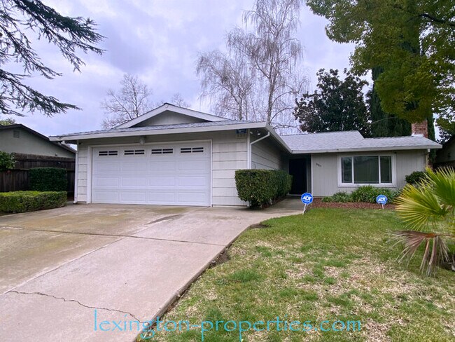 Building Photo - Beautifully Updated, 3BD/2BA Home availabl...