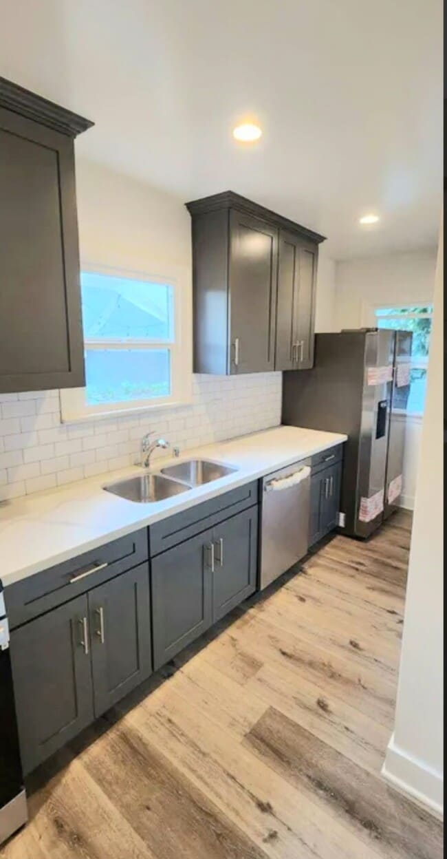Foto del edificio - 2229 Ellendale Pl