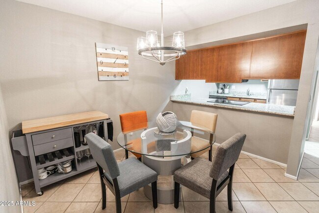 Foto del edificio - 1402 E Guadalupe Rd