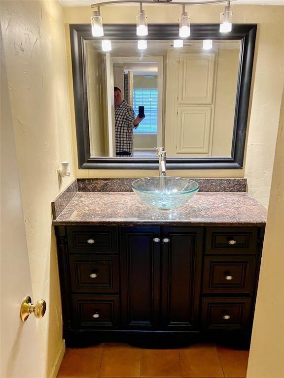 Foto del edificio - 2250 Bering Dr