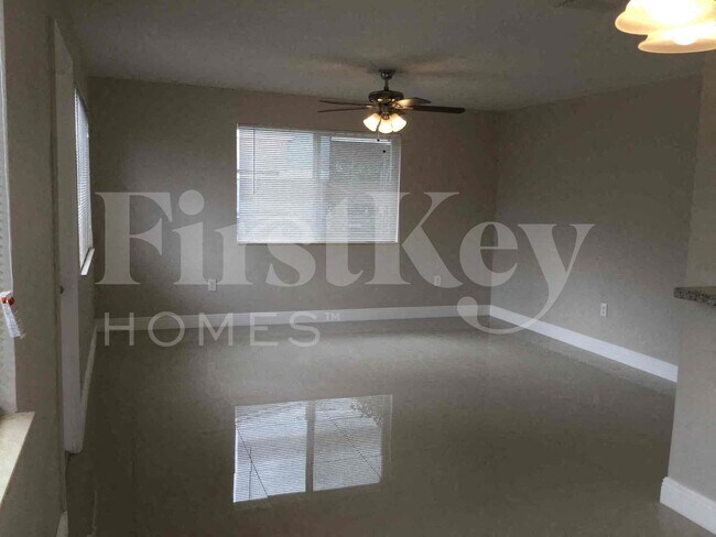 Building Photo - 1785 SW 43rd Ave