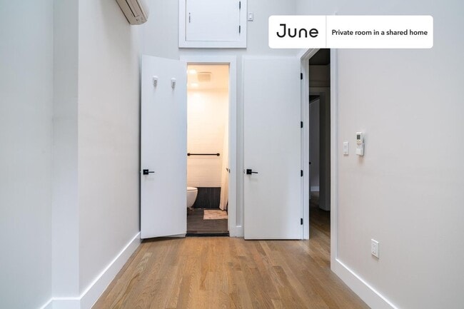 Building Photo - Room in Shared 6 bed/6.5 bath home