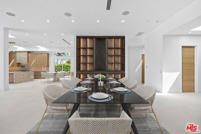 Foto del edificio - 16851 Encino Hills Dr