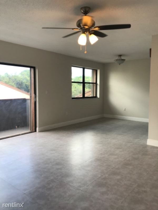 Building Photo - 10621 SW 113th Pl