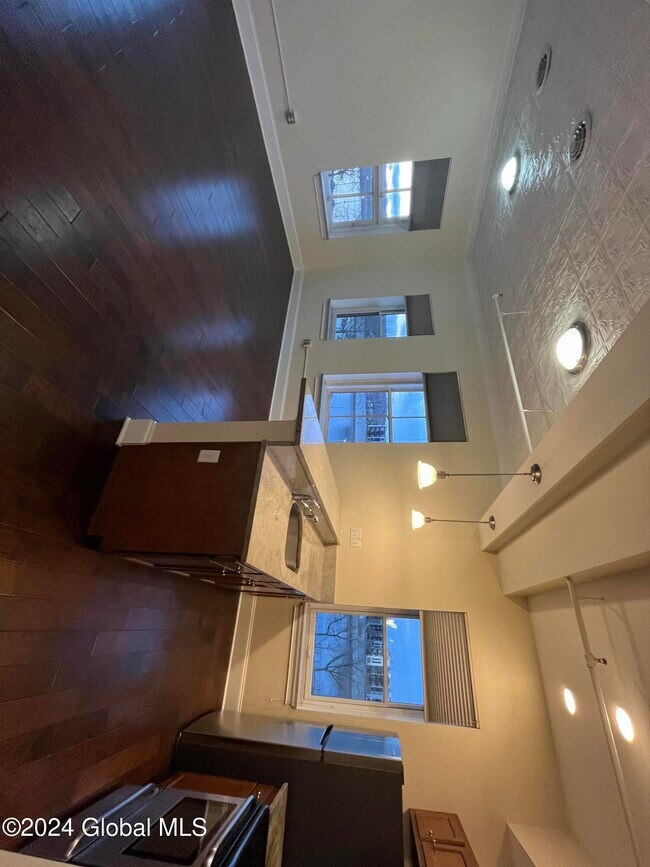 Foto del edificio - 275-283-283 River St