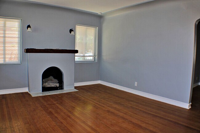 Building Photo - Beautifully Remodeled Home in Kern Place