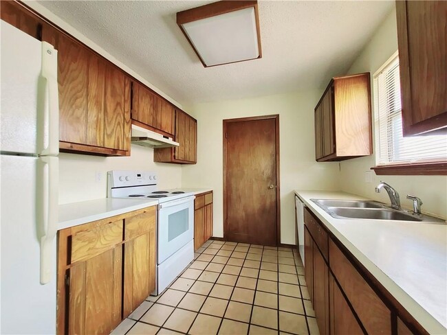 Building Photo - 235 Barrett Pl